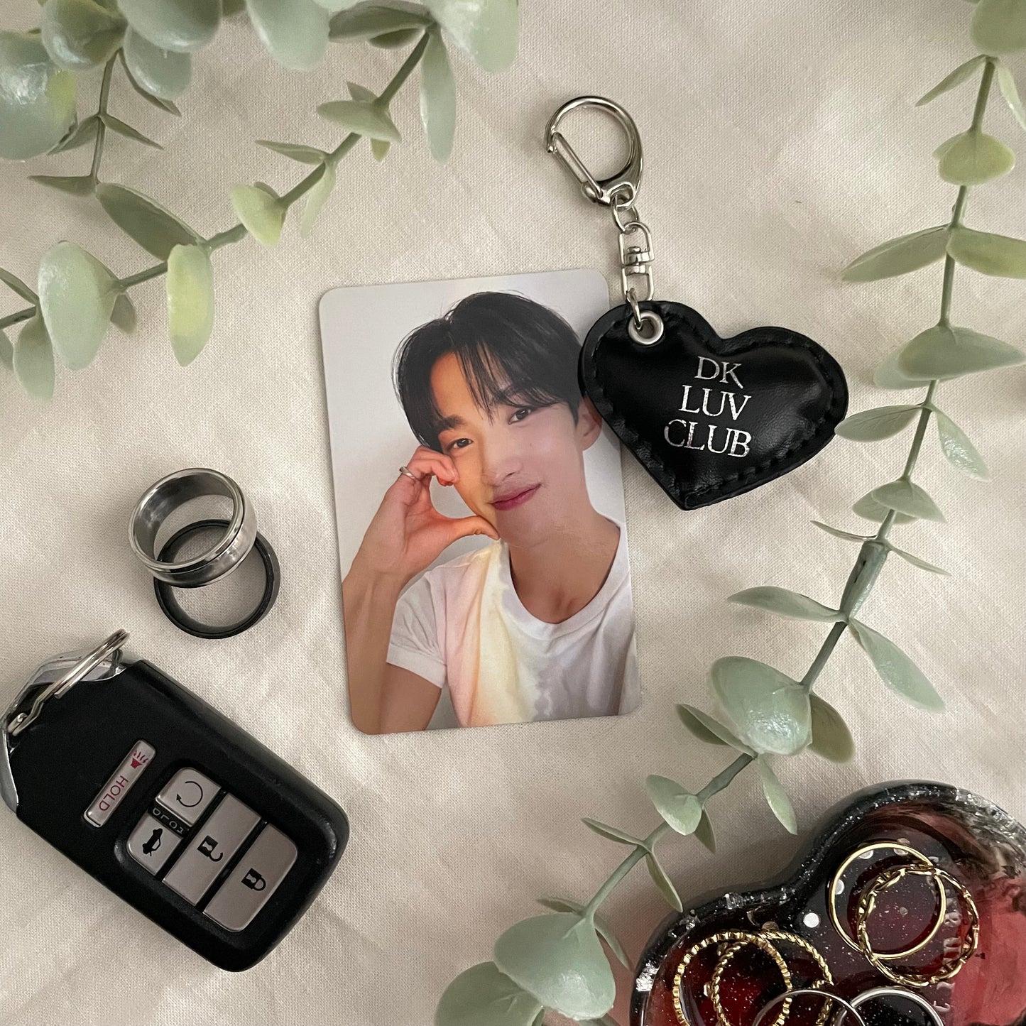 svt leather heart keychains (vocal unit individual)