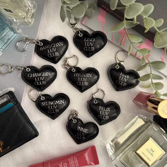stray kids leather heart keychain (RANDOM)