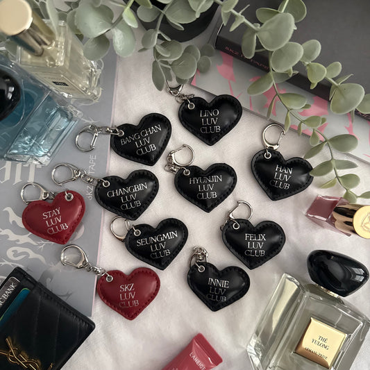 stray kids leather heart keychains